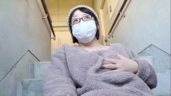 A married woman gets excited by outdoor masturbation:The full video is→https://www.xvideos.red/channels/aika-frau