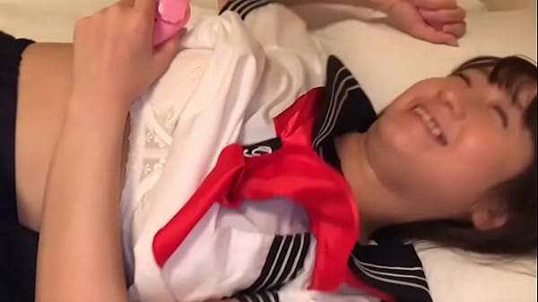 【完全独占初】一部SNSで話題!透明感あふれる18歳美女の有名になる前の完全黒歴史映像2